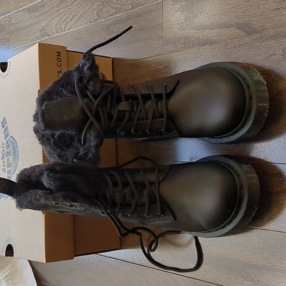 Dr. Marten Eye Boot